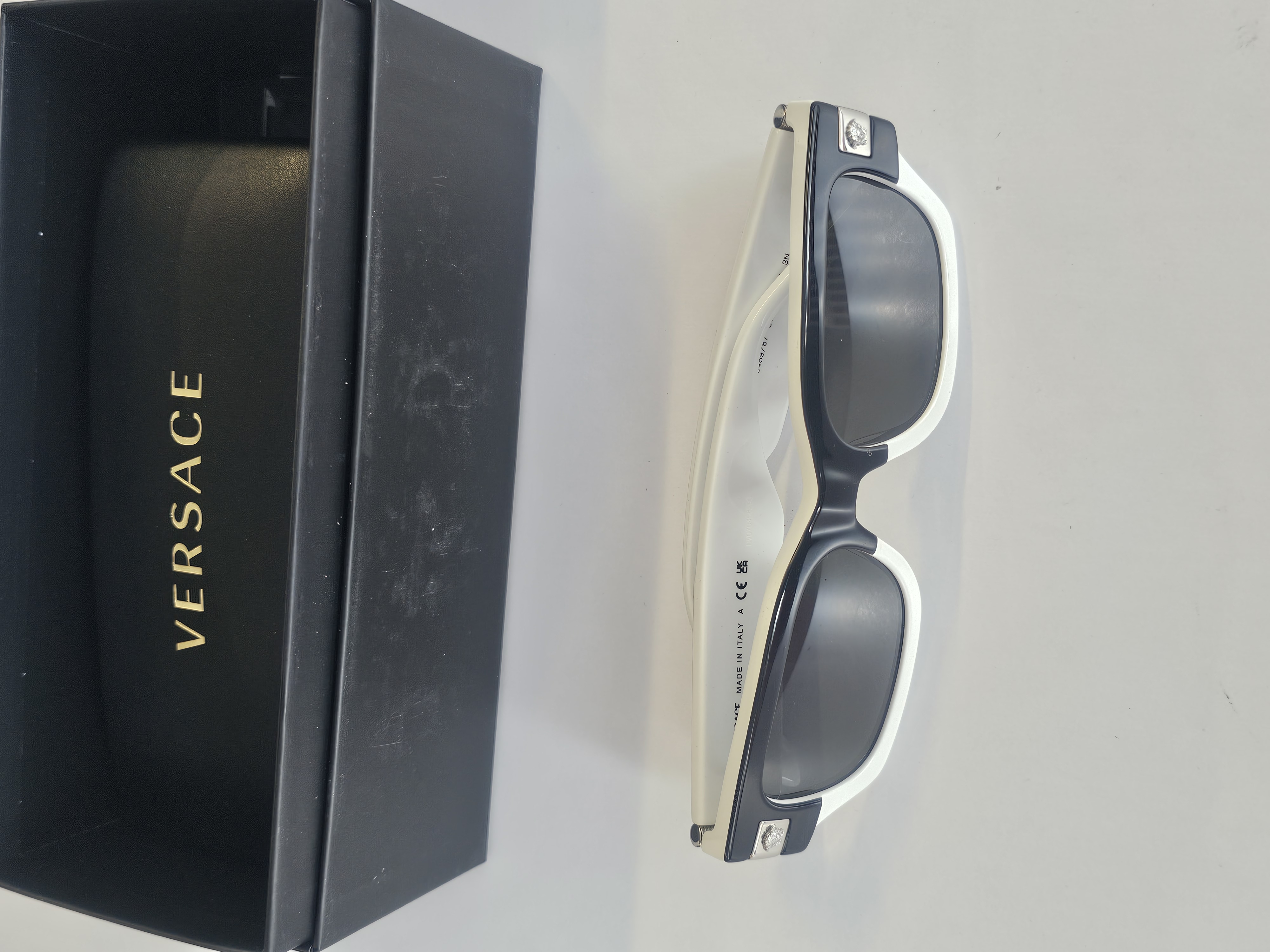 Original Versace Sonnenbrillen Posten – 3 Stück – mit Etuis & Modellnummern NEU