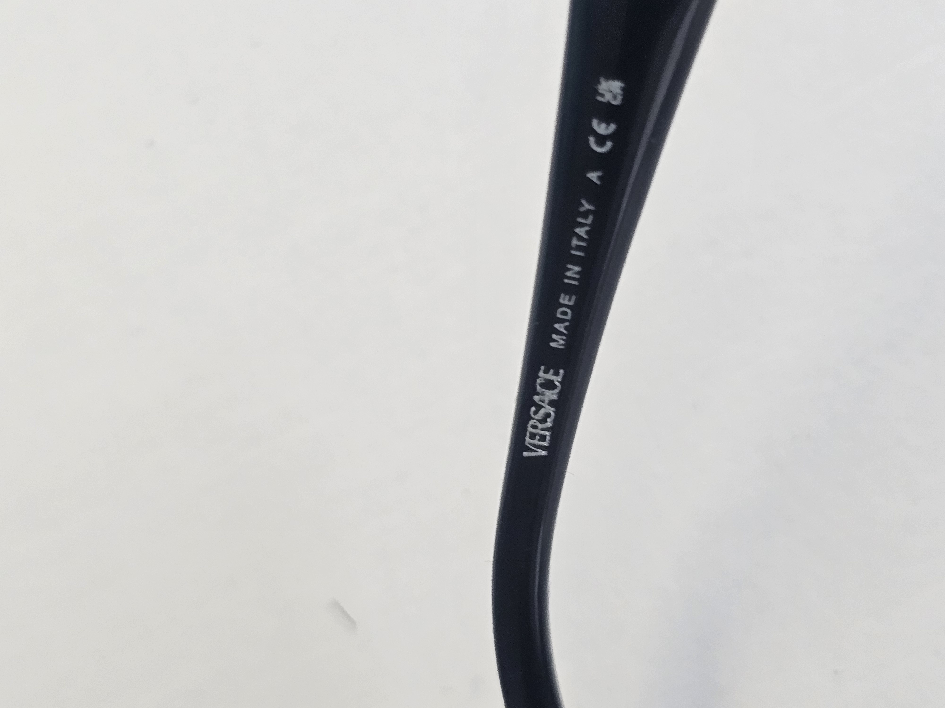 Original Versace Sonnenbrillen Posten – 3 Stück – mit Etuis & Modellnummern NEU
