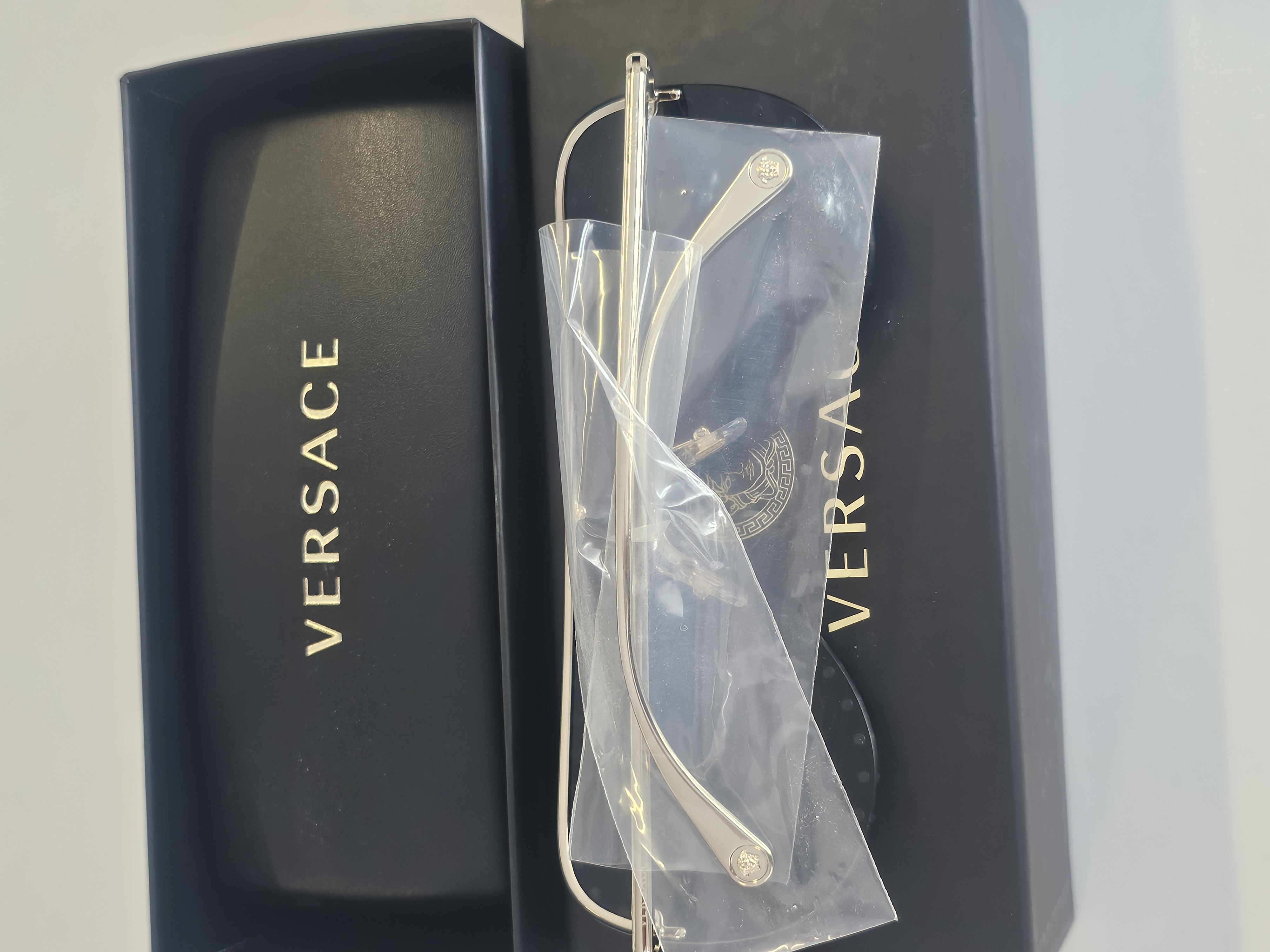 Original Versace Sonnenbrillen Posten – 3 Stück – mit Etuis & Modellnummern NEU