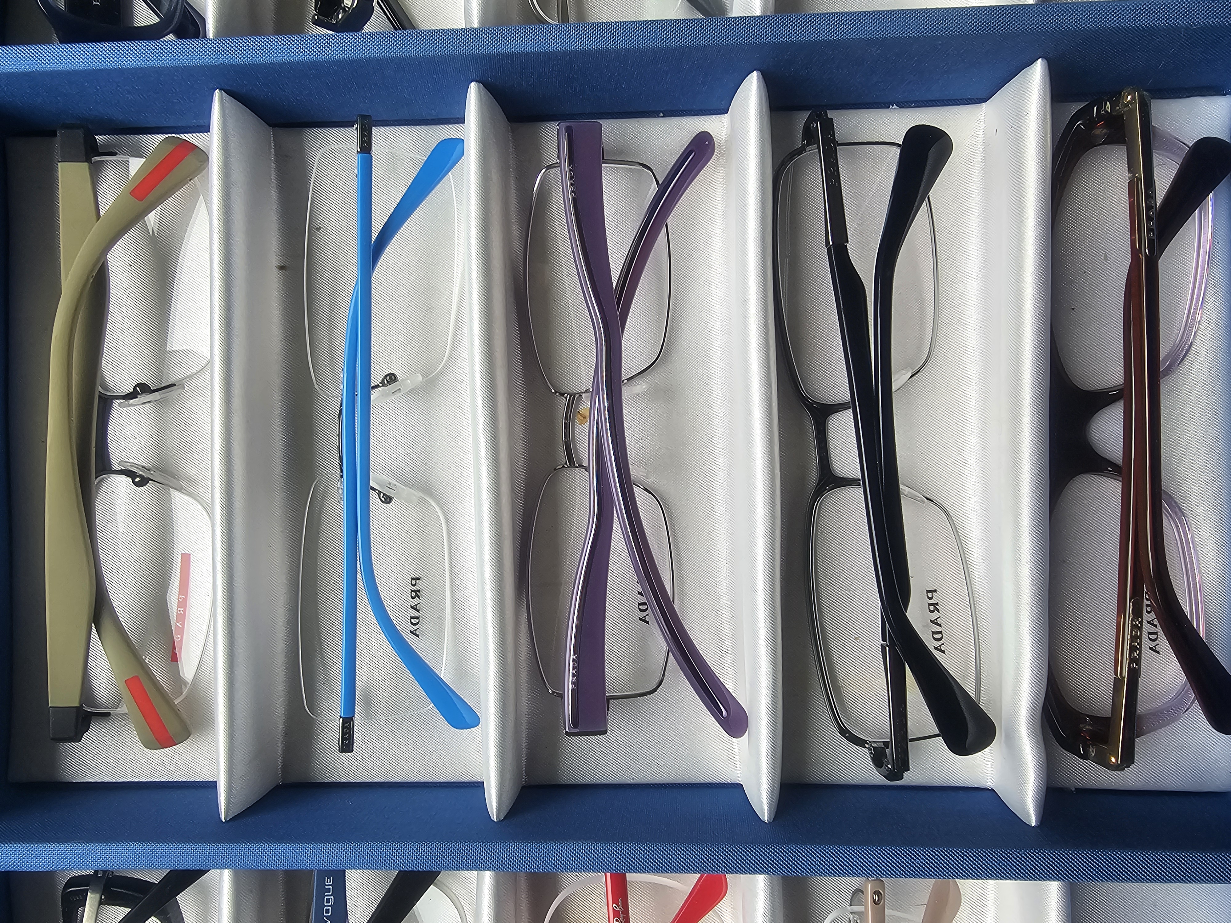 12 Designer-Brillen Porsche Design, Vogue Eyewear, Ray-Ban, Prada, Burberry, Giorgio Armani – NEU Stück 25€