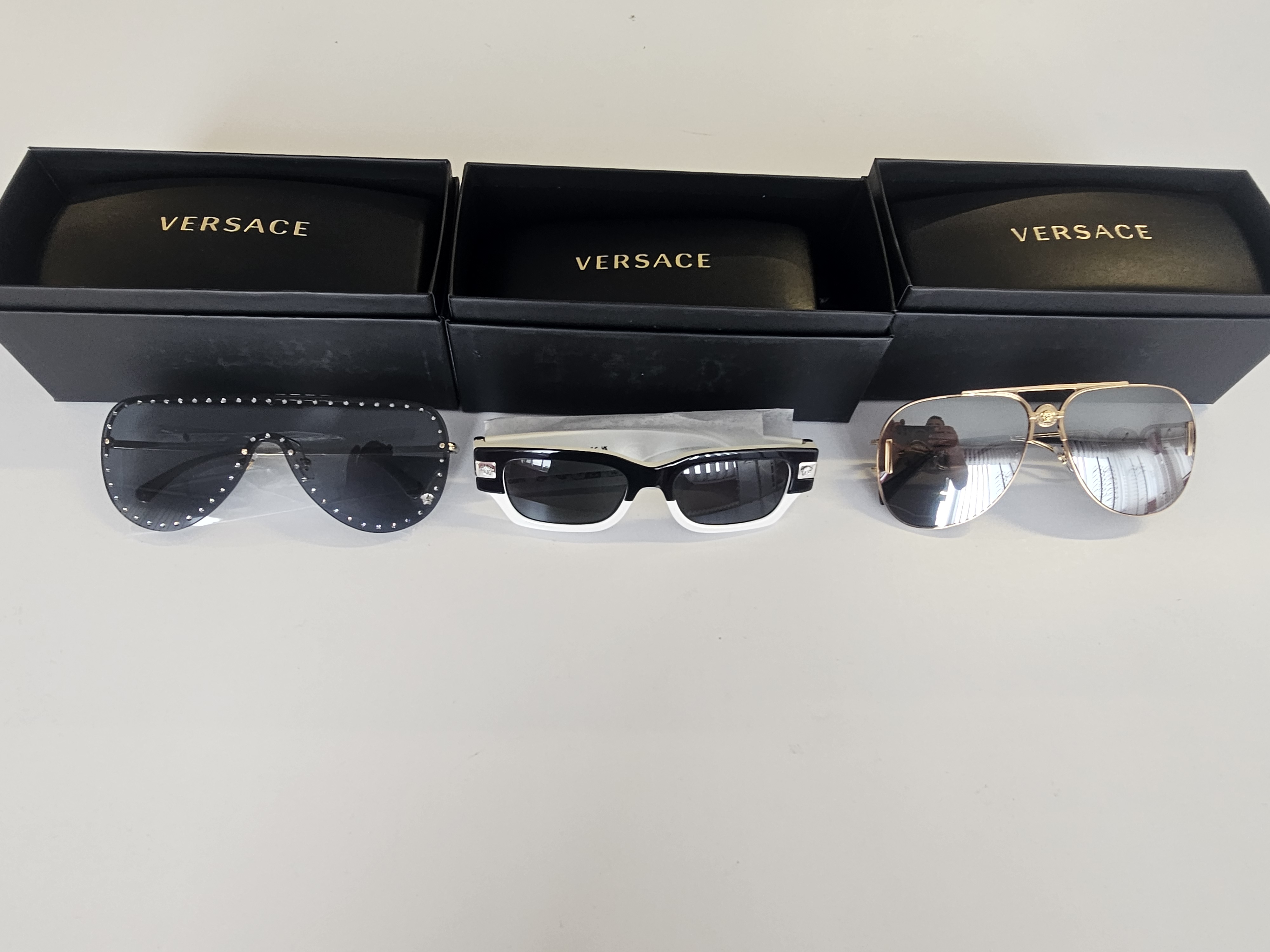 Original Versace Sonnenbrillen Posten – 3 Stück – mit Etuis & Modellnummern NEU