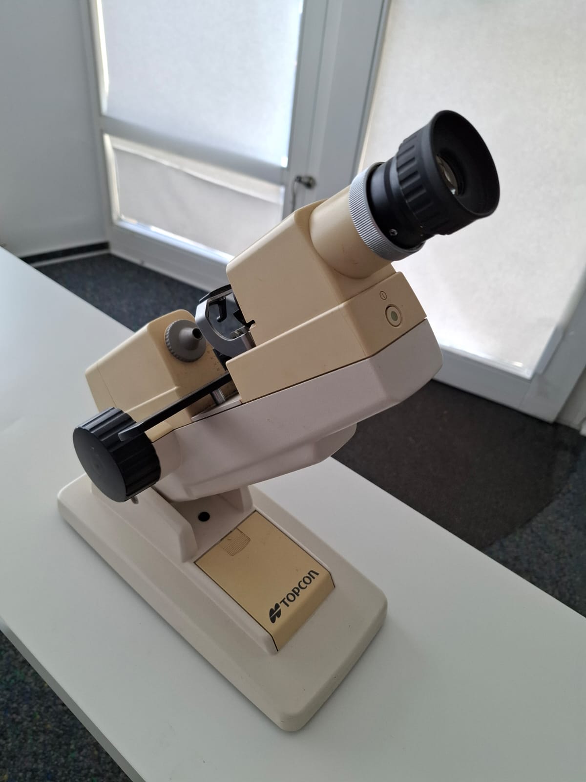 TOPCON LM-8 manueller Scheitelbrechwertmesser – funktionsfähig – Ansicht 3