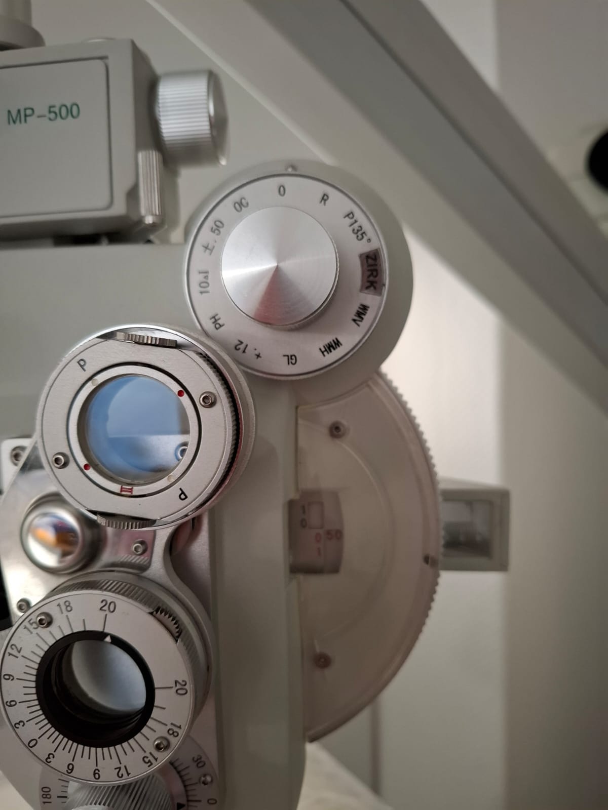 Komplettes Refraktions-Set mit Phoropter MP-500 und Sehzeichenprojektor – Ansicht 3