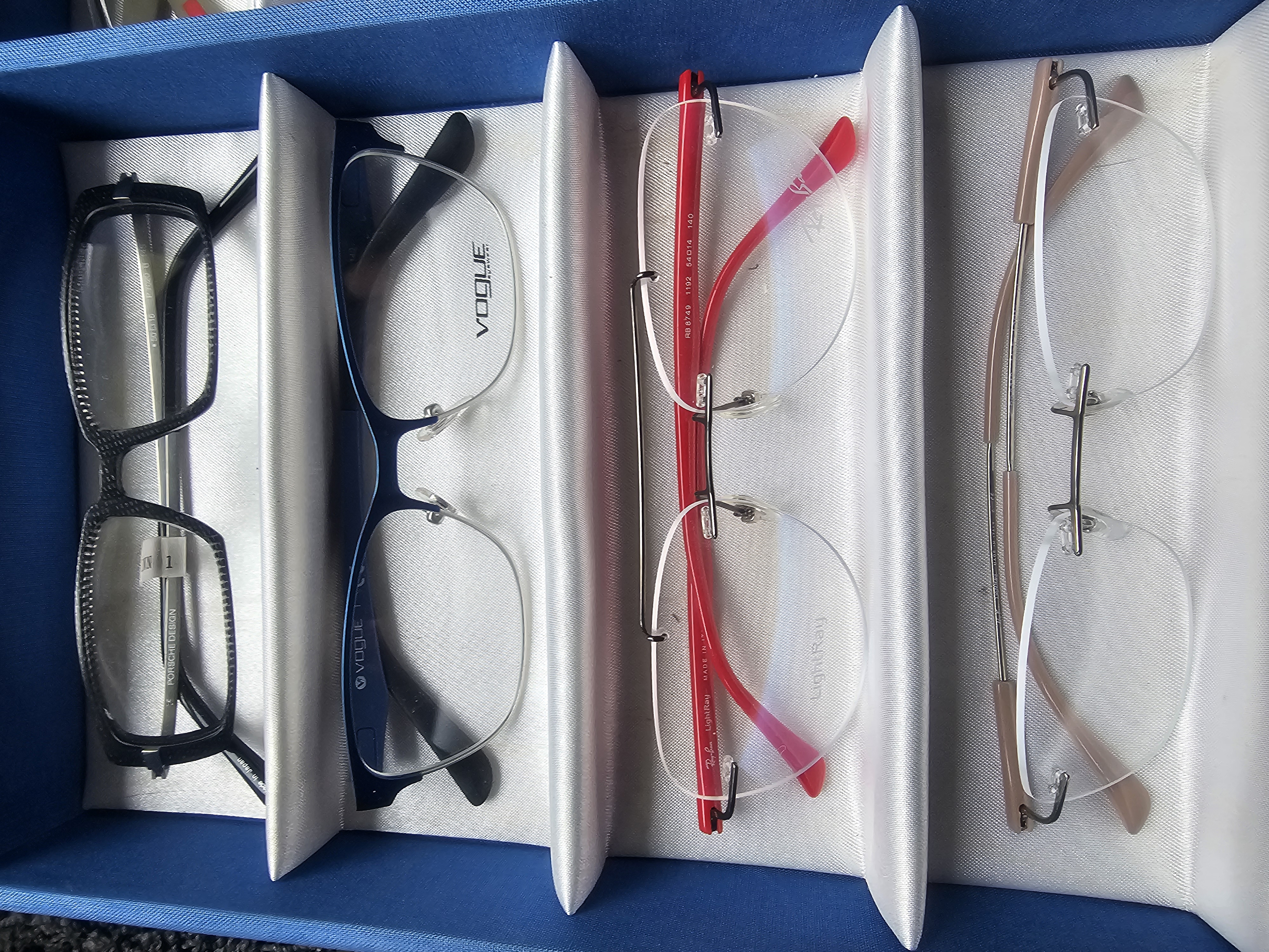 12 Designer-Brillen Porsche Design, Vogue Eyewear, Ray-Ban, Prada, Burberry, Giorgio Armani – NEU Stück 25€