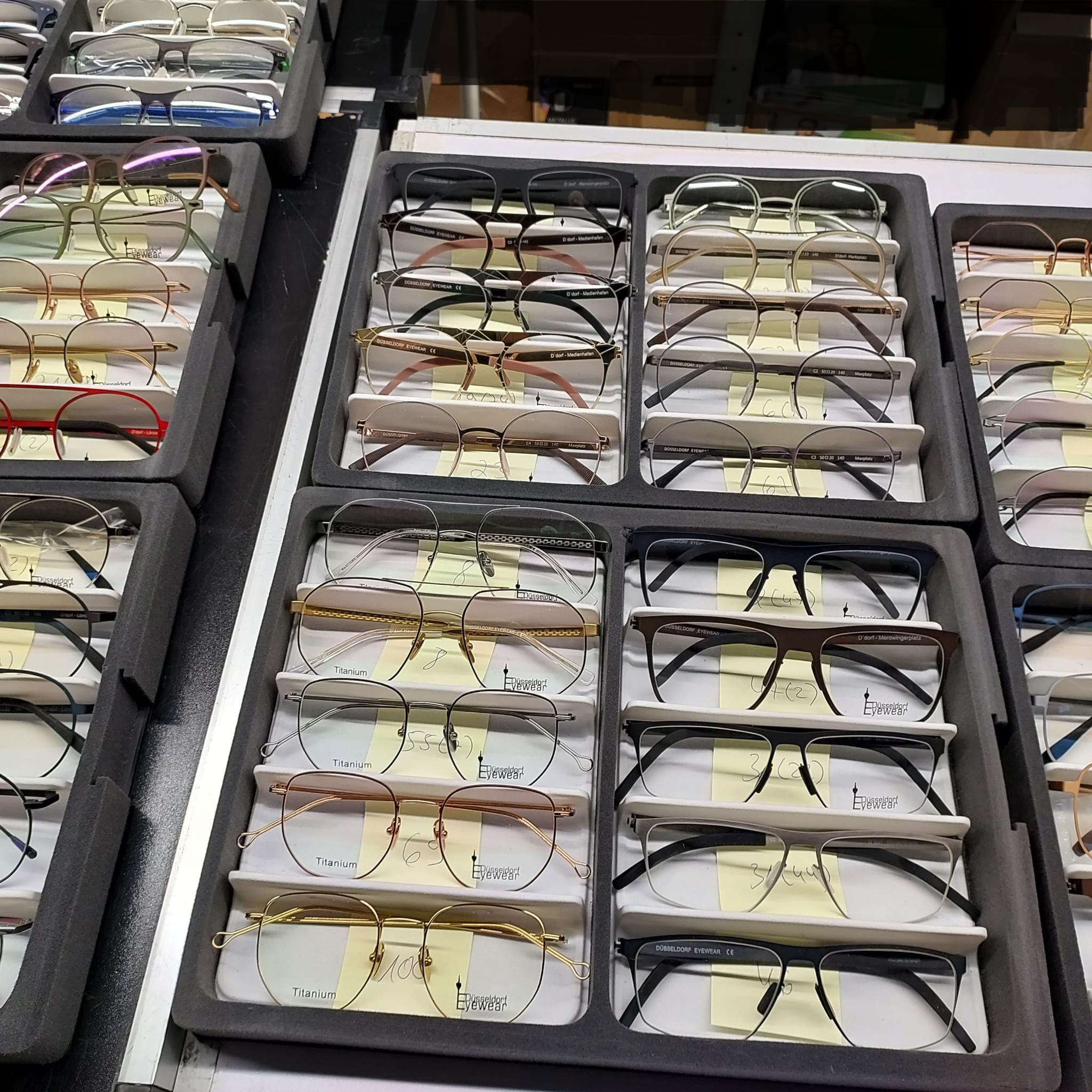 Düsseldorf Eyewear – Ca. 25.000 Stück Korrektionsfassungen Großhandelsposten