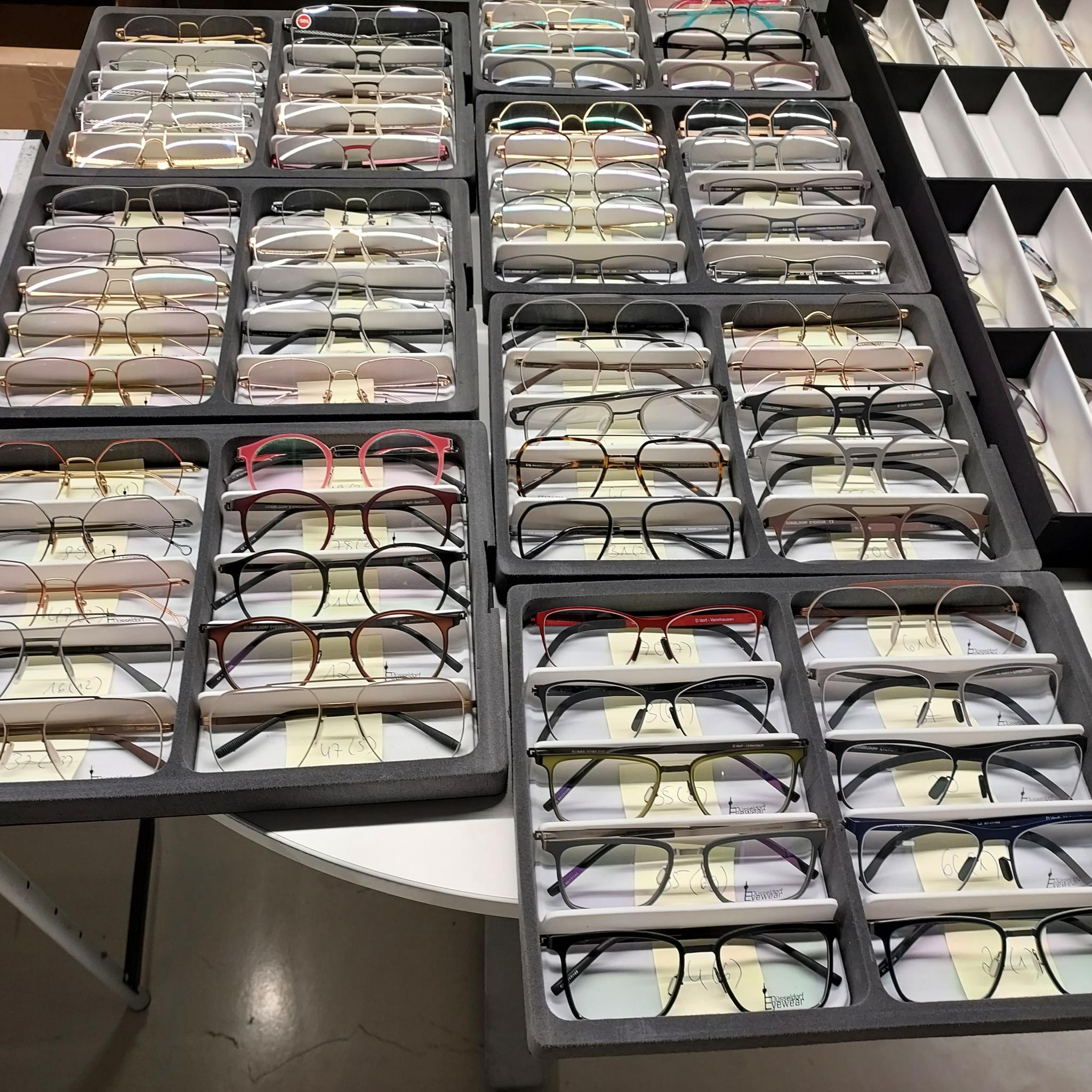 Düsseldorf Eyewear – Ca. 25.000 Stück Korrektionsfassungen Großhandelsposten