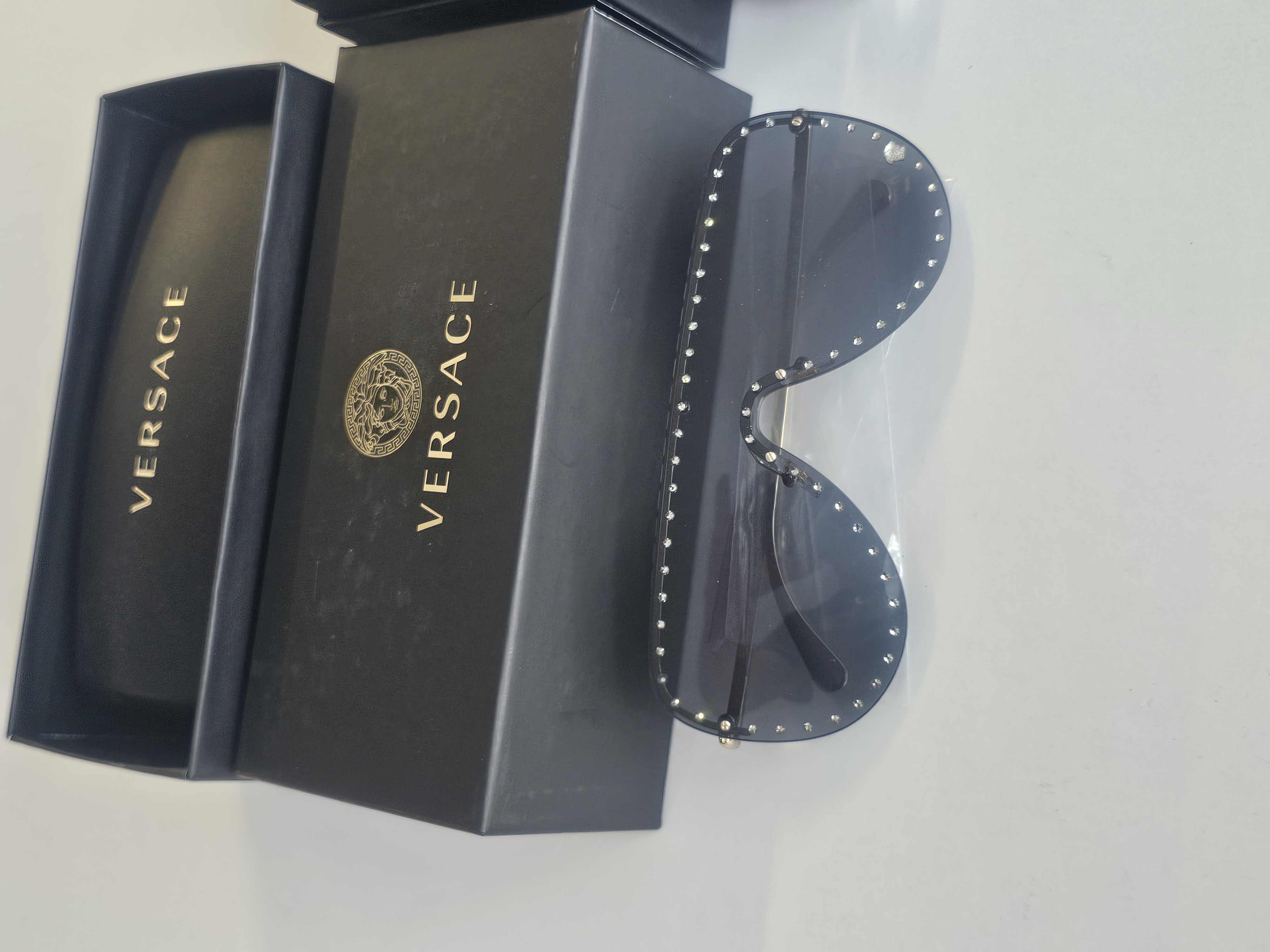 Original Versace Sonnenbrillen Posten – 3 Stück – mit Etuis & Modellnummern NEU